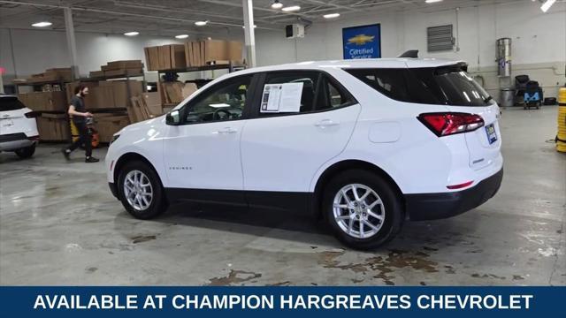 Photo of 2023 Summit White Chevrolet Equinox