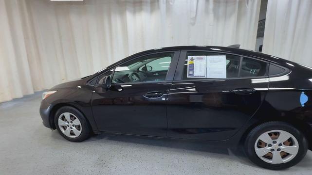 Photo of 2018 Mosaic Black Metallic Chevrolet Cruze