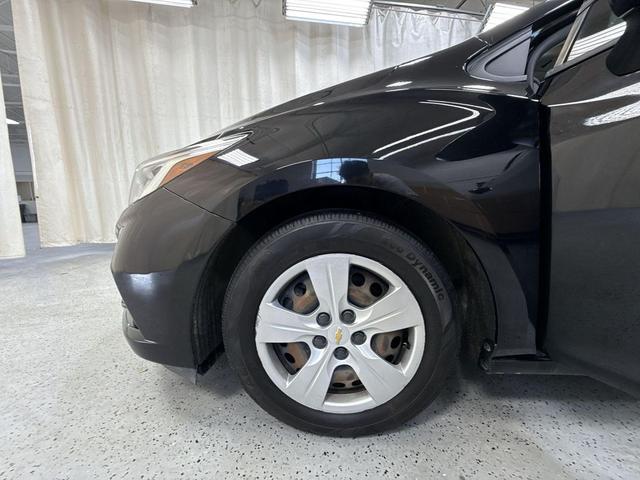 Photo of 2018 Mosaic Black Metallic Chevrolet Cruze