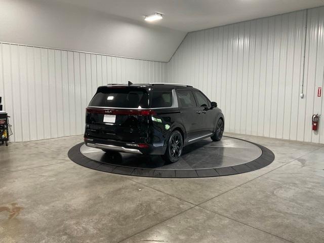 Photo of 2022 Aurora Black Kia Carnival