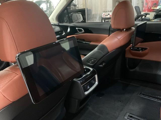 Photo of 2022 Aurora Black Kia Carnival