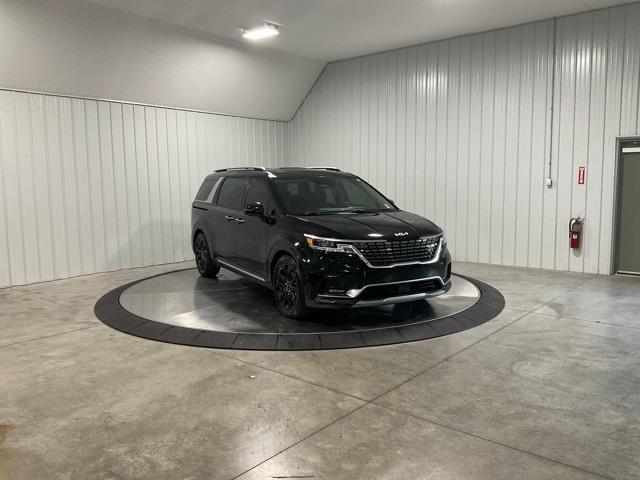 Photo of 2022 Aurora Black Kia Carnival