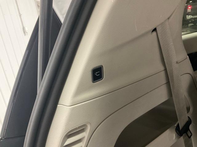 Photo of 2023 Silver Mist Clearcoat Chrysler Pacifica