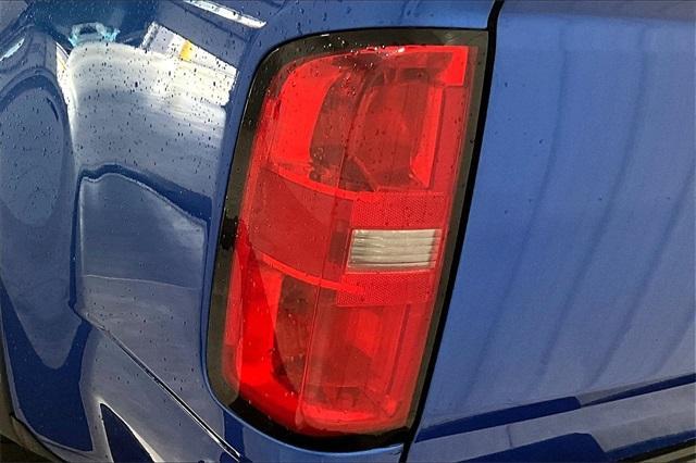 Photo of 2018 Kinetic Blue Chevrolet Colorado