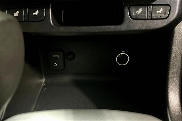 Photo of 2018 Kinetic Blue Chevrolet Colorado