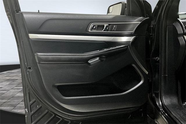 Photo of 2016 Shadow Black Ford Explorer