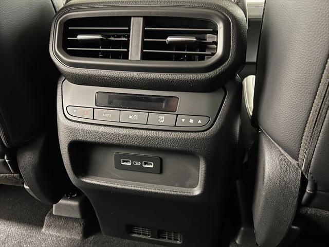Photo of 2025 Lunar Silver Metallic Honda Pilot