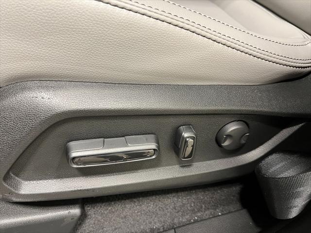 Photo of 2025 Lunar Silver Metallic Honda Pilot