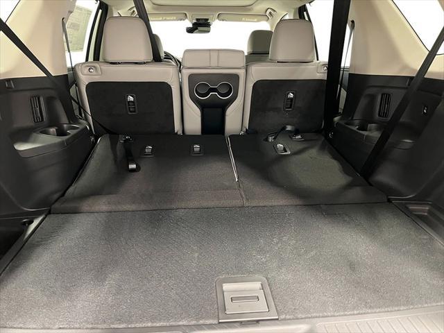 Photo of 2025 Lunar Silver Metallic Honda Pilot