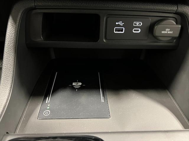 Photo of 2025 Lunar Silver Metallic Honda Pilot
