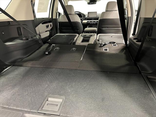 Photo of 2025 Lunar Silver Metallic Honda Pilot