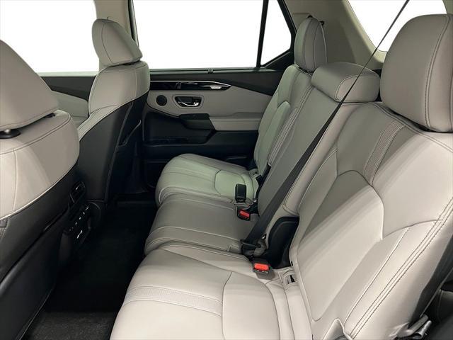 Photo of 2025 Lunar Silver Metallic Honda Pilot