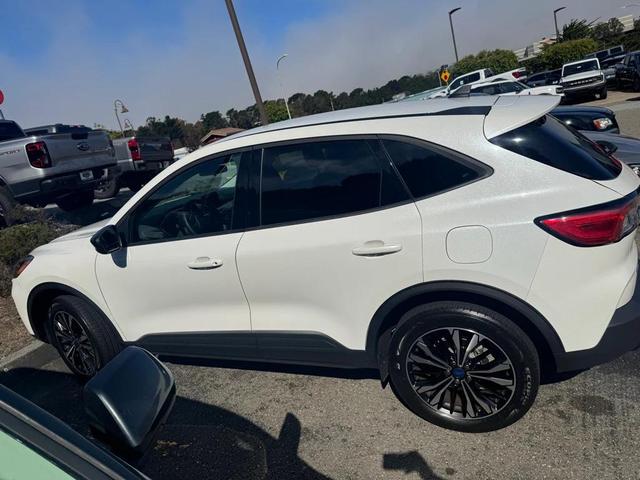 Photo of 2022 Star White Metallic Tri-Coat Ford Escape