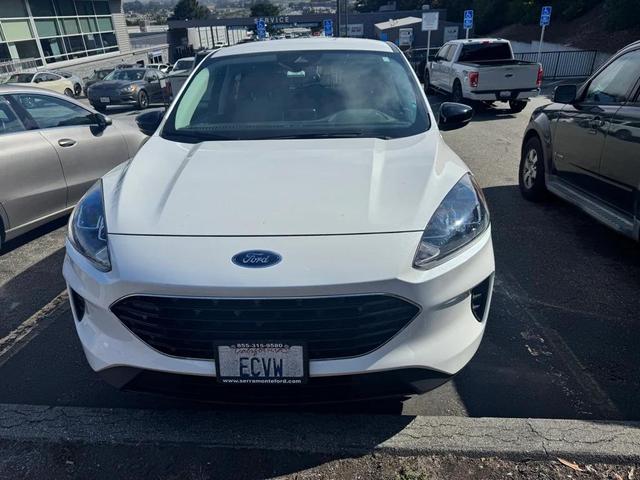 Photo of 2022 Star White Metallic Tri-Coat Ford Escape