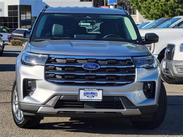 Photo of 2025 Iconic Silver Metallic Ford Explorer