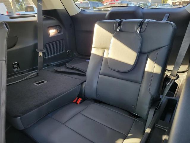 Photo of 2025 Iconic Silver Metallic Ford Explorer
