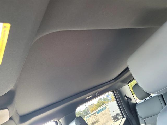 Photo of 2025 Oxford White Ford F-150 Lightning