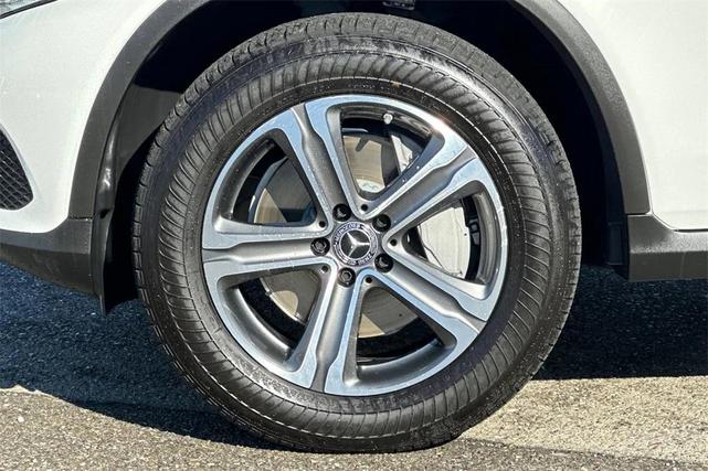Photo of 2019 Polar White Mercedes-Benz GLC 300