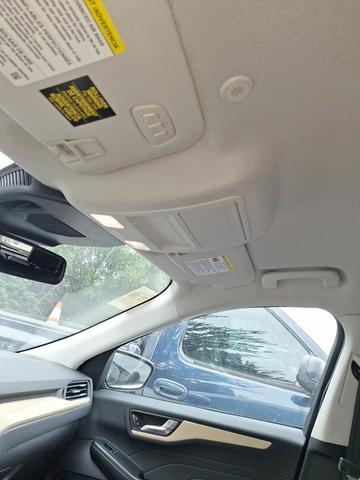 Photo of 2022 Star White Tri-Coat Ford Escape