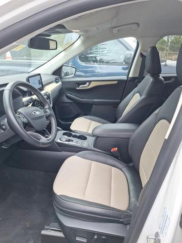 Photo of 2022 Star White Tri-Coat Ford Escape