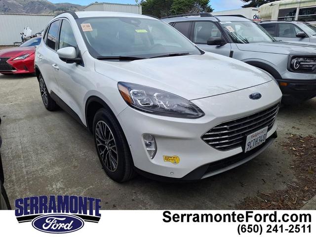 Photo of 2022 Star White Tri-Coat Ford Escape