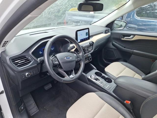 Photo of 2022 Star White Tri-Coat Ford Escape
