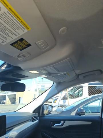 Photo of 2022 Atlas Blue Metallic Ford Escape