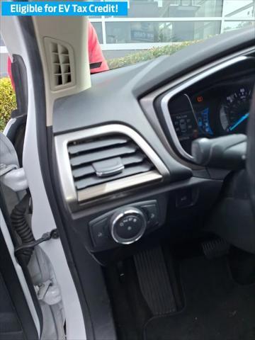 Photo of 2018 Oxford White Ford Fusion Energi