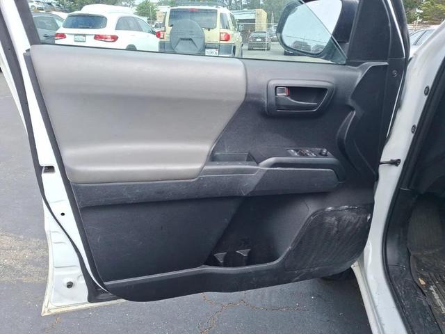 Photo of 2021 Super White Toyota Tacoma