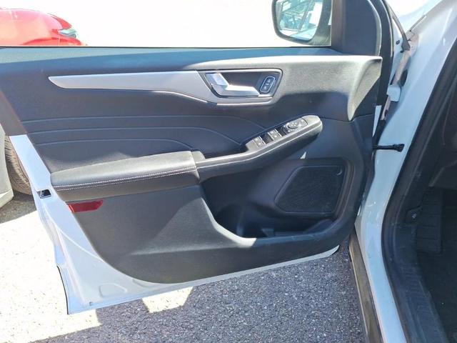 Photo of 2021 Star White Metallic Tri-Coat Ford Escape