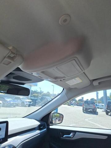 Photo of 2021 Star White Metallic Tri-Coat Ford Escape