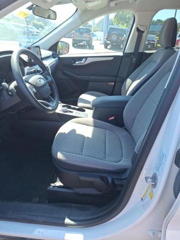 Photo of 2021 Star White Metallic Tri-Coat Ford Escape
