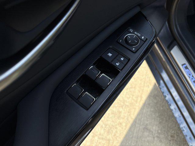 Photo of 2024 Cloudburst Gray Lexus ES 300h