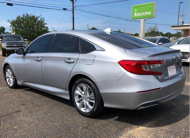 Photo of 2018 Lunar Silver Metallic Honda Accord