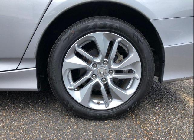 Photo of 2018 Lunar Silver Metallic Honda Accord