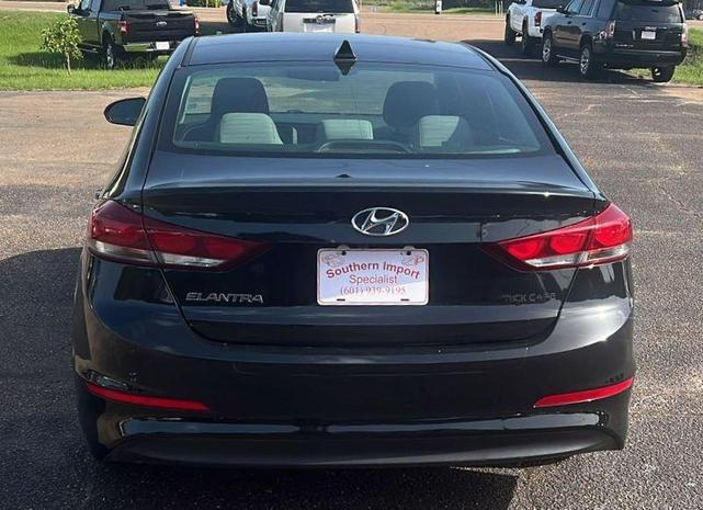 Photo of 2018 Phantom Black Hyundai ELANTRA