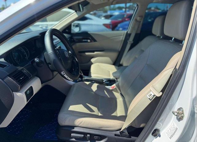 Photo of 2016 White Orchid Pearl Honda Accord