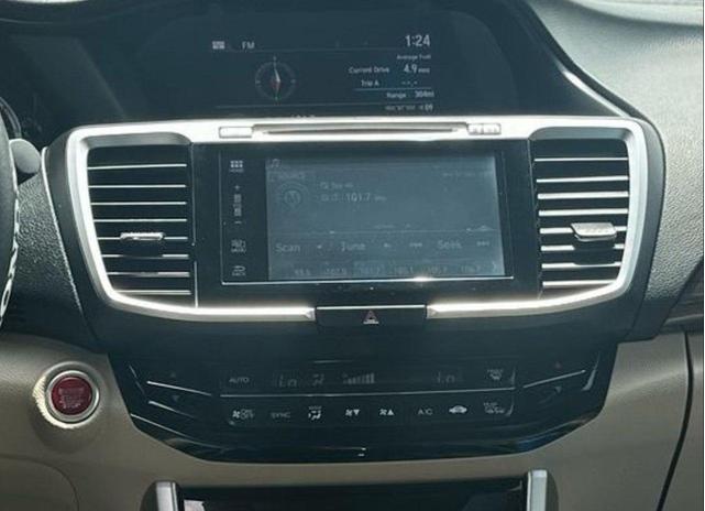 Photo of 2016 White Orchid Pearl Honda Accord
