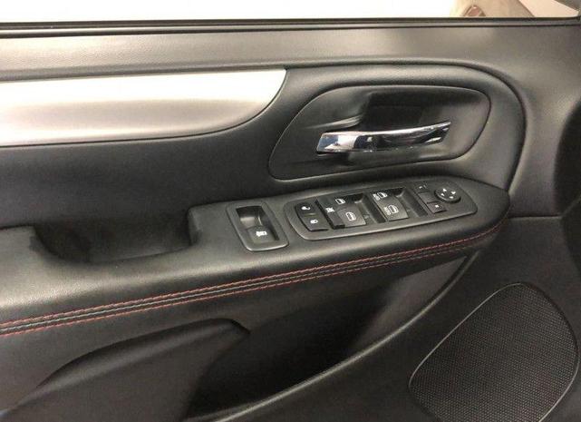 Photo of 2019 Black Onyx Crystal Pearlcoat Dodge Grand Caravan