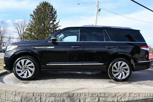 Photo of 2022 Infinite Black Lincoln Navigator