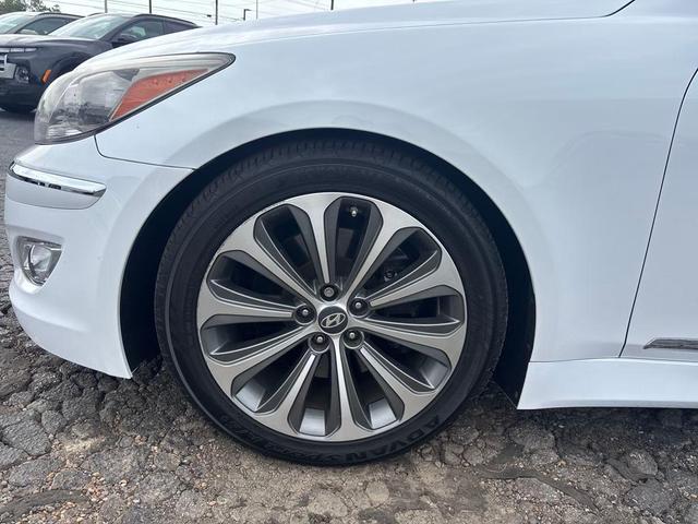Photo of 2013 Casablanca White Hyundai Genesis