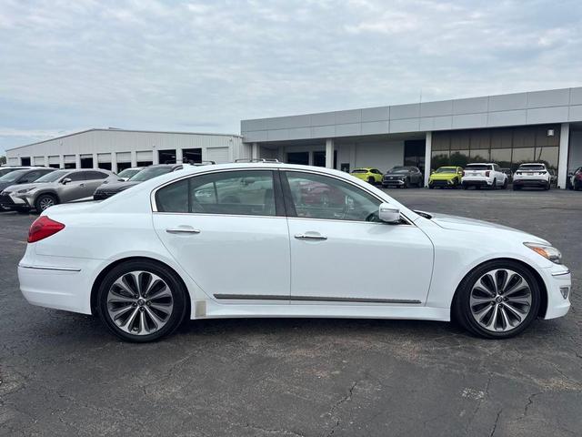 Photo of 2013 Casablanca White Hyundai Genesis