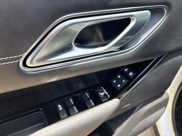 Photo of 2023 Fuji White Land Rover Range Rover Velar