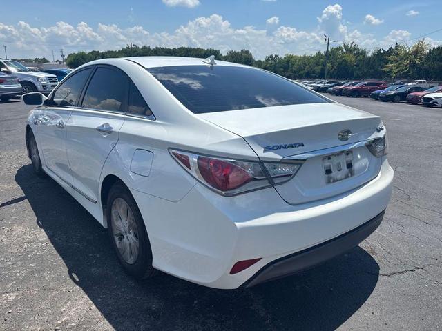 Photo of 2014 Diamond White Pearl Hyundai SONATA Hybrid