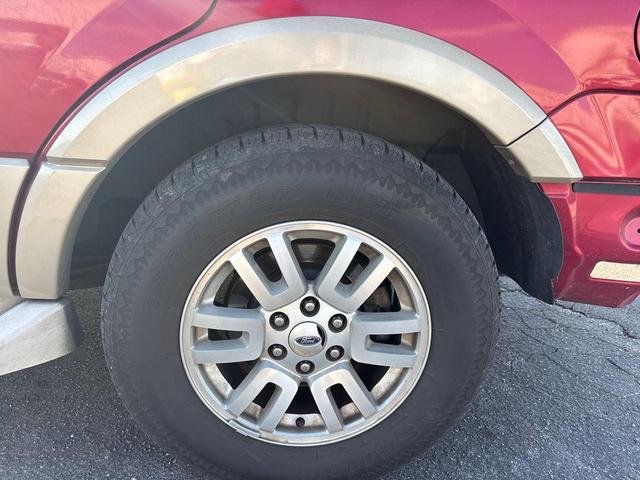 Photo of 2008 Redfire Clearcoat Metallic Ford Expedition