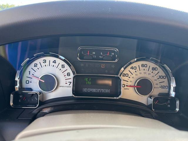 Photo of 2008 Redfire Clearcoat Metallic Ford Expedition