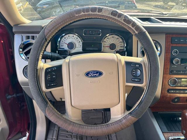 Photo of 2008 Redfire Clearcoat Metallic Ford Expedition