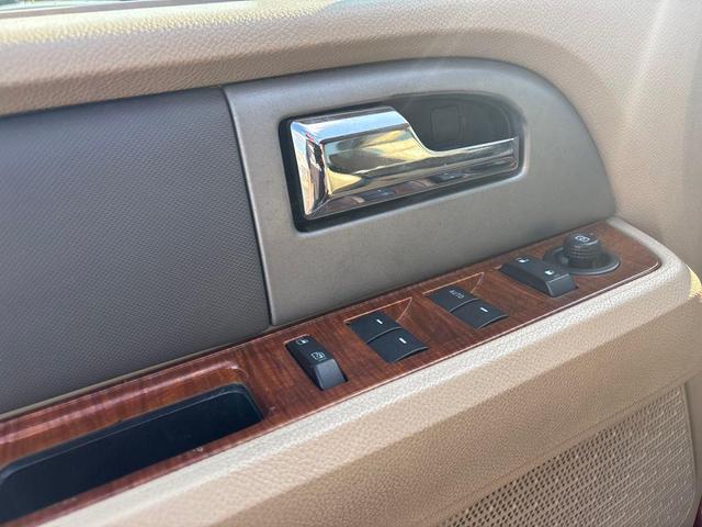 Photo of 2008 Redfire Clearcoat Metallic Ford Expedition