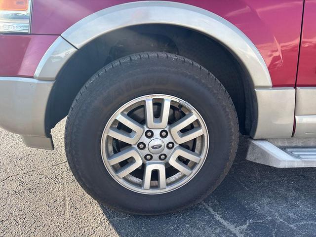 Photo of 2008 Redfire Clearcoat Metallic Ford Expedition