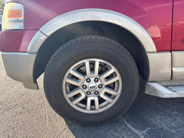 Photo of 2008 Redfire Clearcoat Metallic Ford Expedition